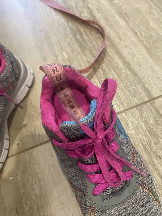 Кросівки дитячі Nike та Sketchers