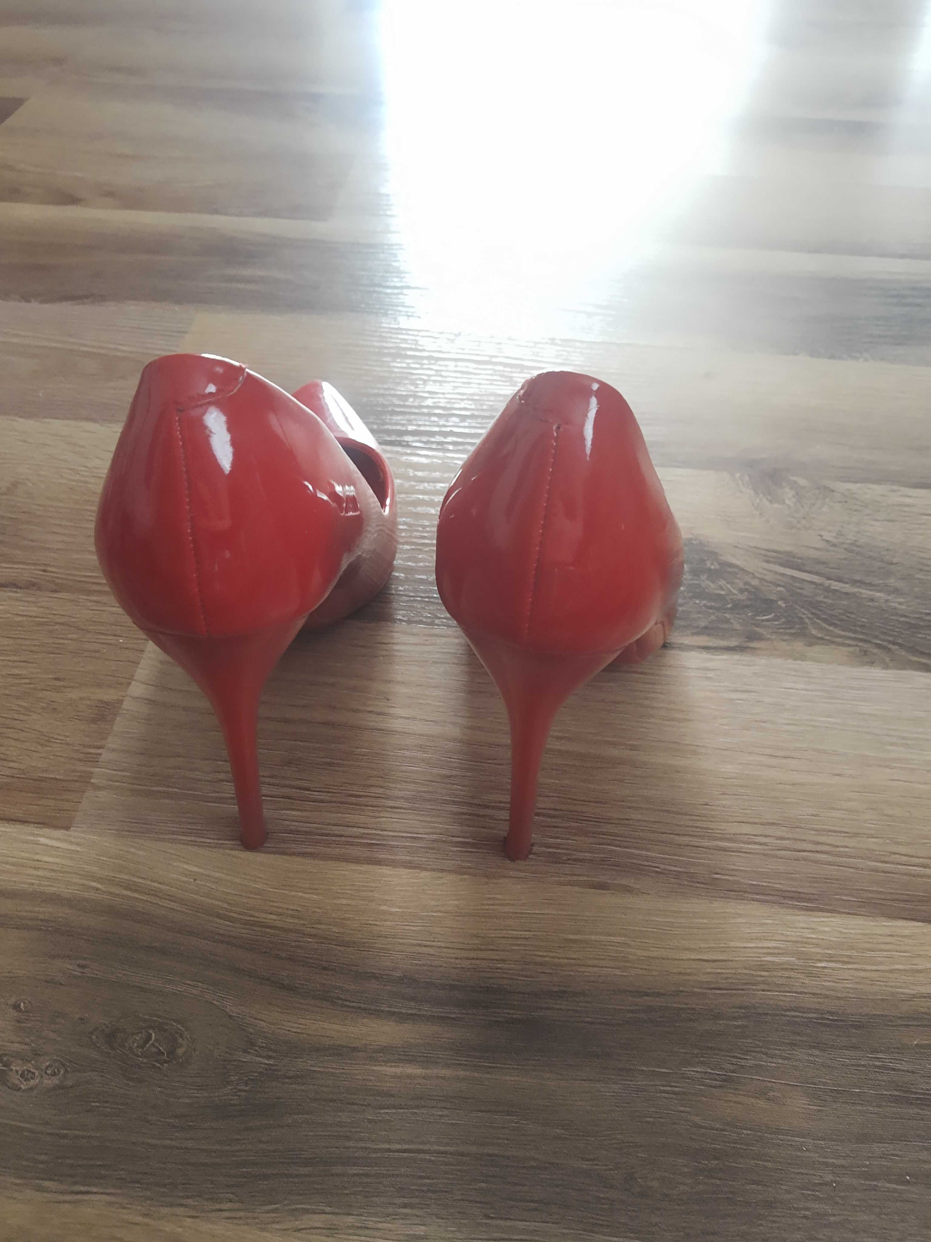 Buty/ czerwone szpilki