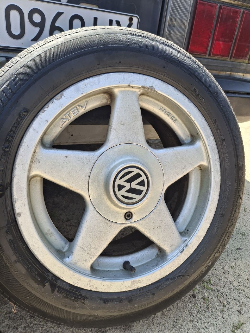 Продам комплект дисків з резиною azev 195/60/ r15 4x100 7j x 15 H2