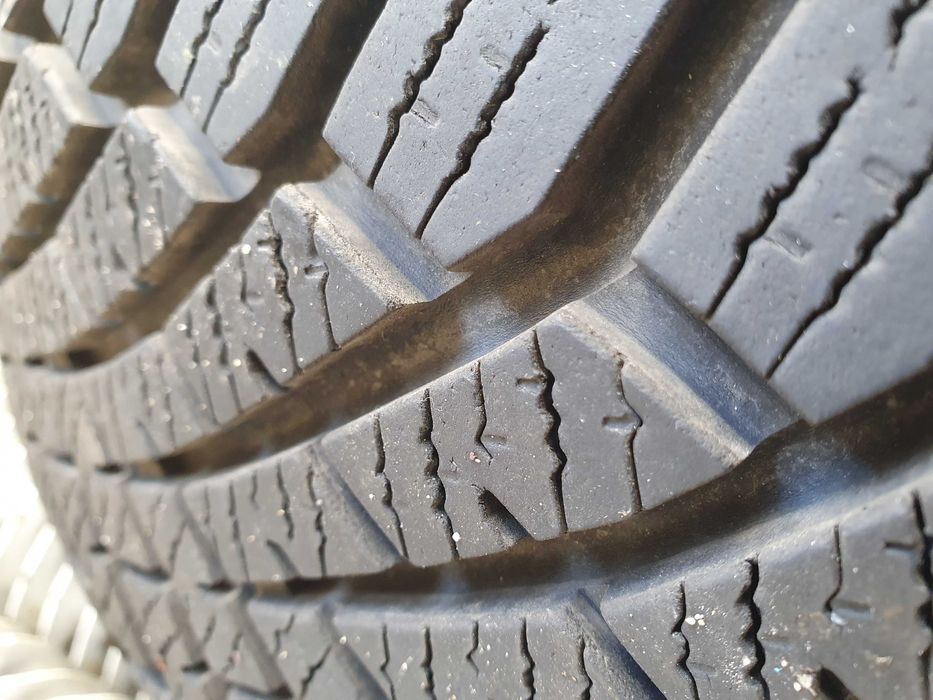 Opona zimowa Yokohama  215/60 R17 SUV