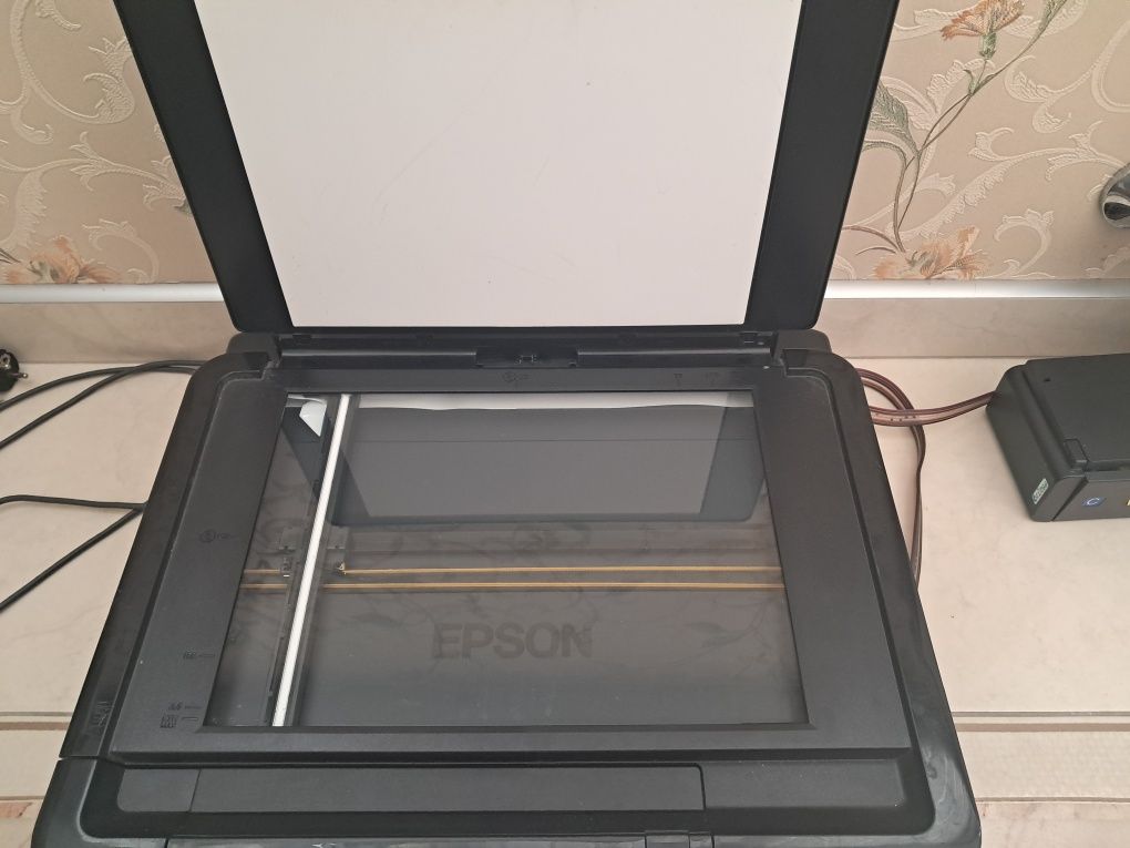 Принтер,сканер,ксерокс Epson на детали