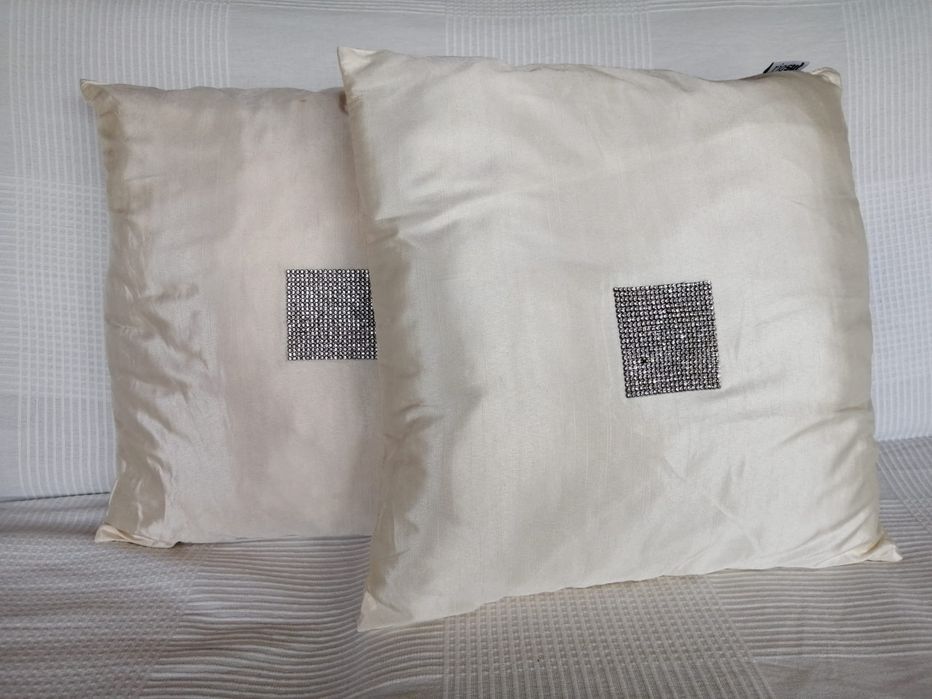 Conjunto de capas de almofadas creme com brilhantes