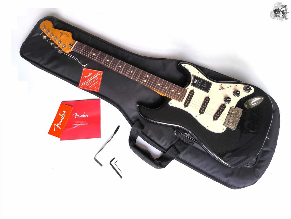 Новий Fender® 70th Anniversary Player Stratocaster '2024 Nebula Noir