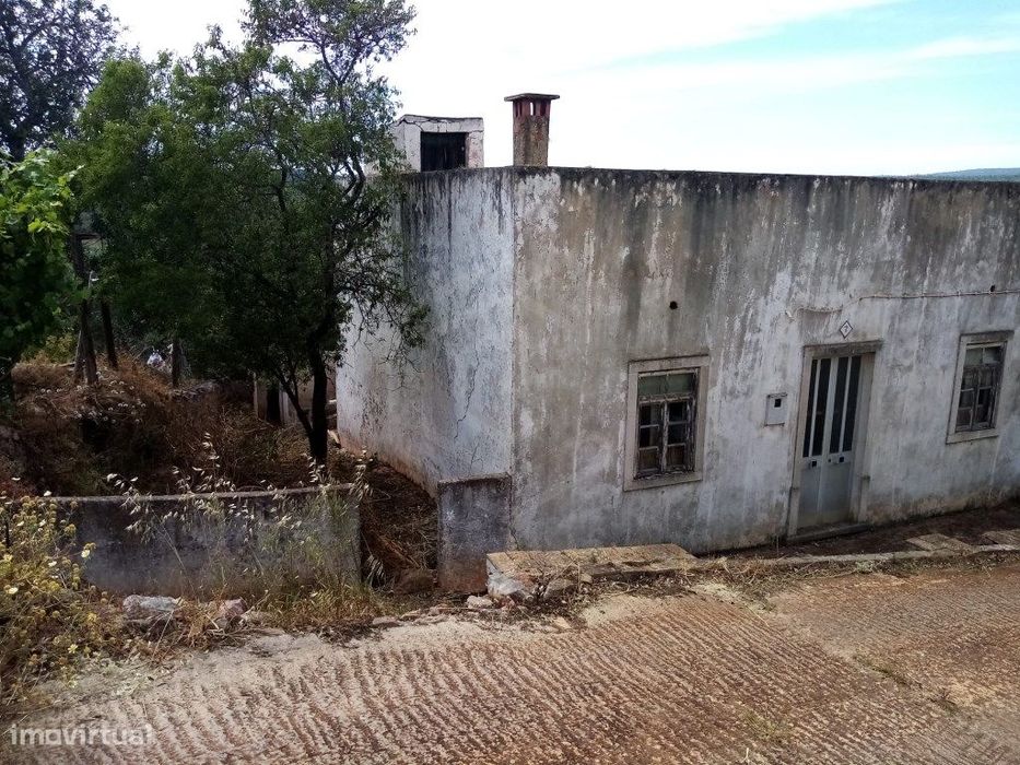 Moradia antiga com uma área bruta de 119 m2, Loulé, Algarve
