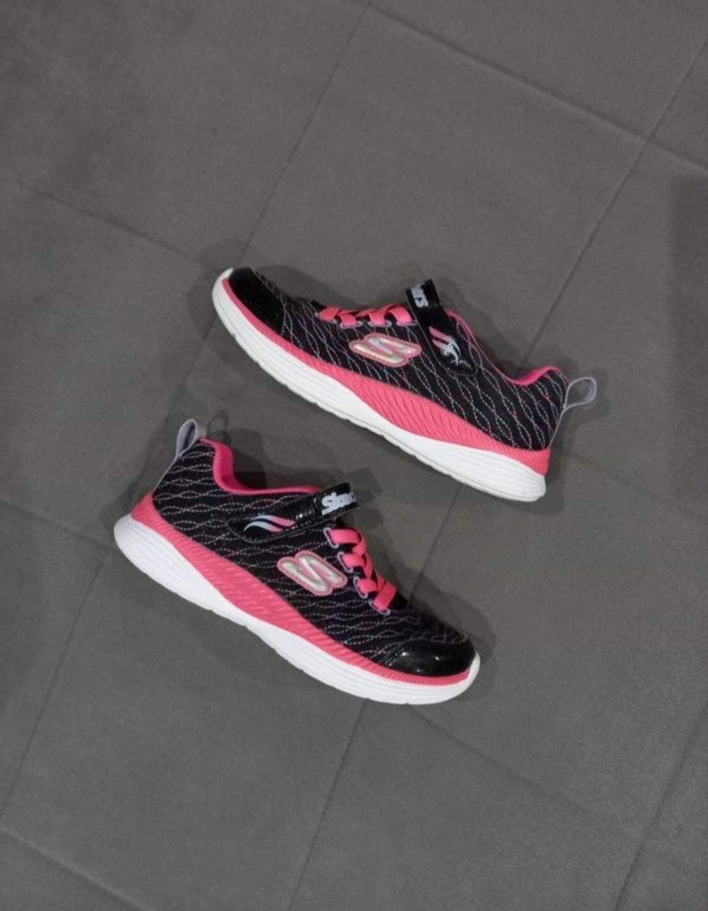 Кросівки на дівчинку Skechers