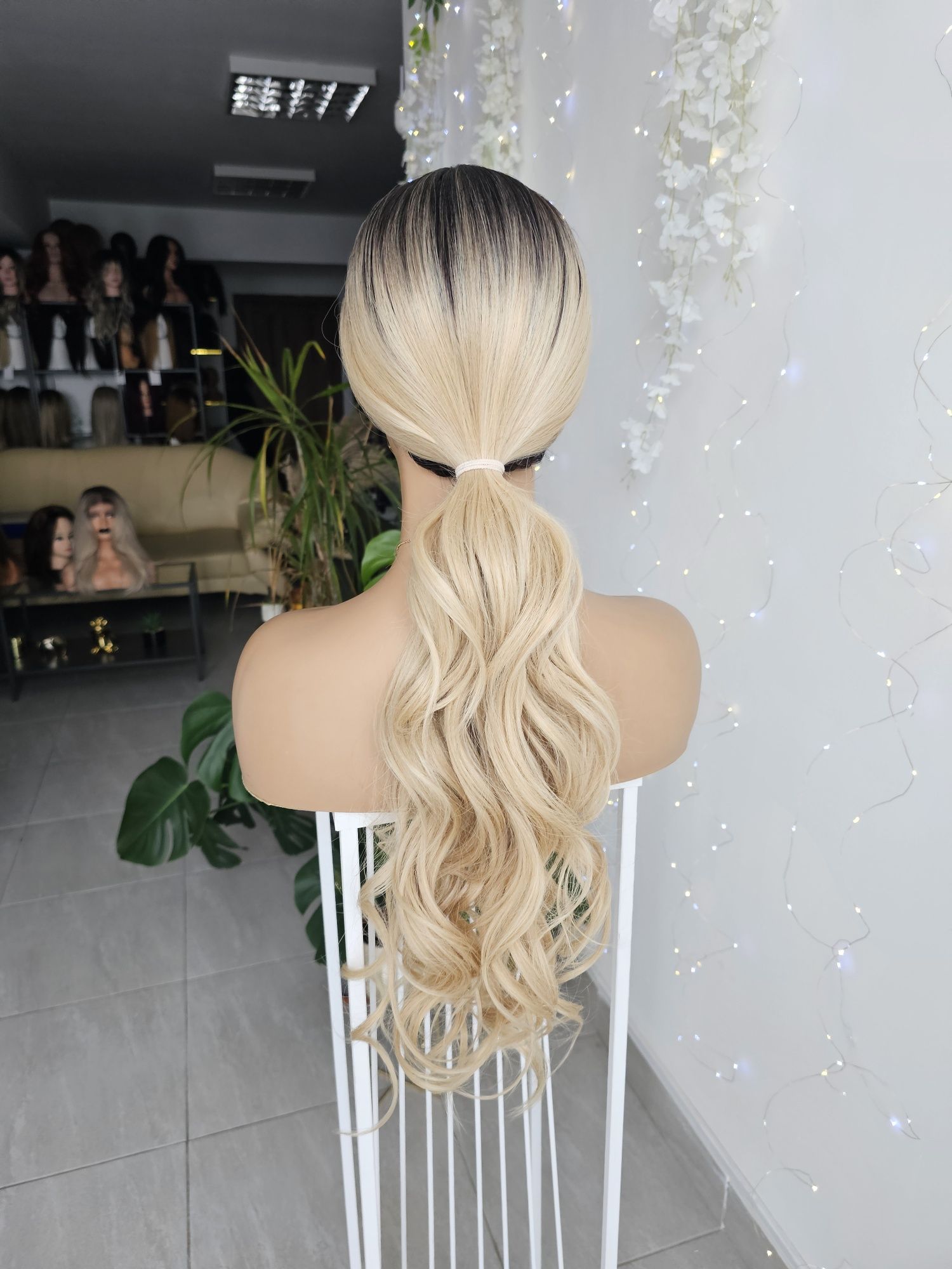 Długa peruka Aria blond fale z odrostem naturalne fale