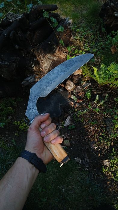 Ręcznie wykuty nóż/kosa/sierp.Knifemaking.Ręcznie rzeźbiona rękojeść.