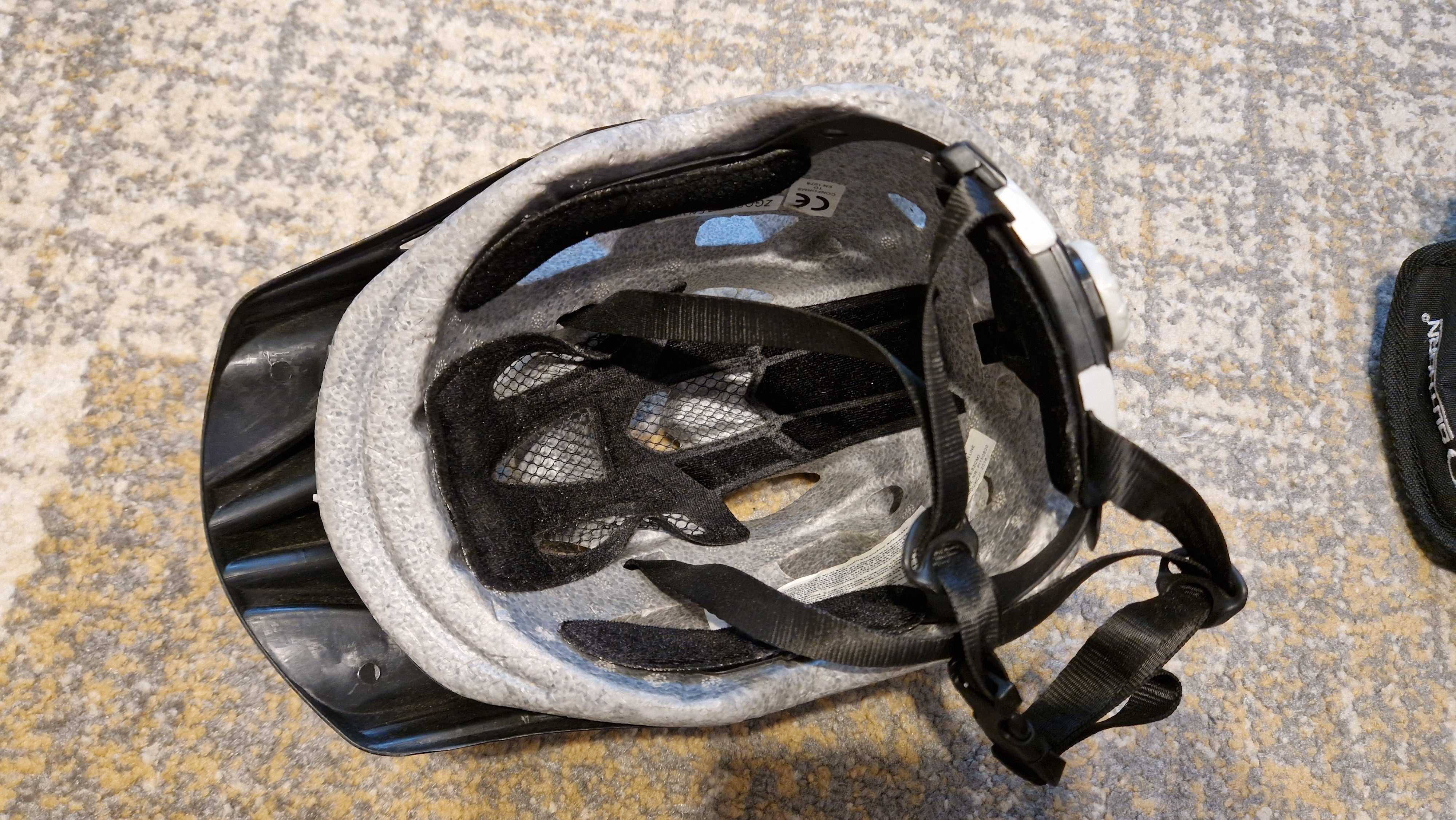 Kask rowerowy dziecięcy AxerBike - r. S 48-52 cm regulowany