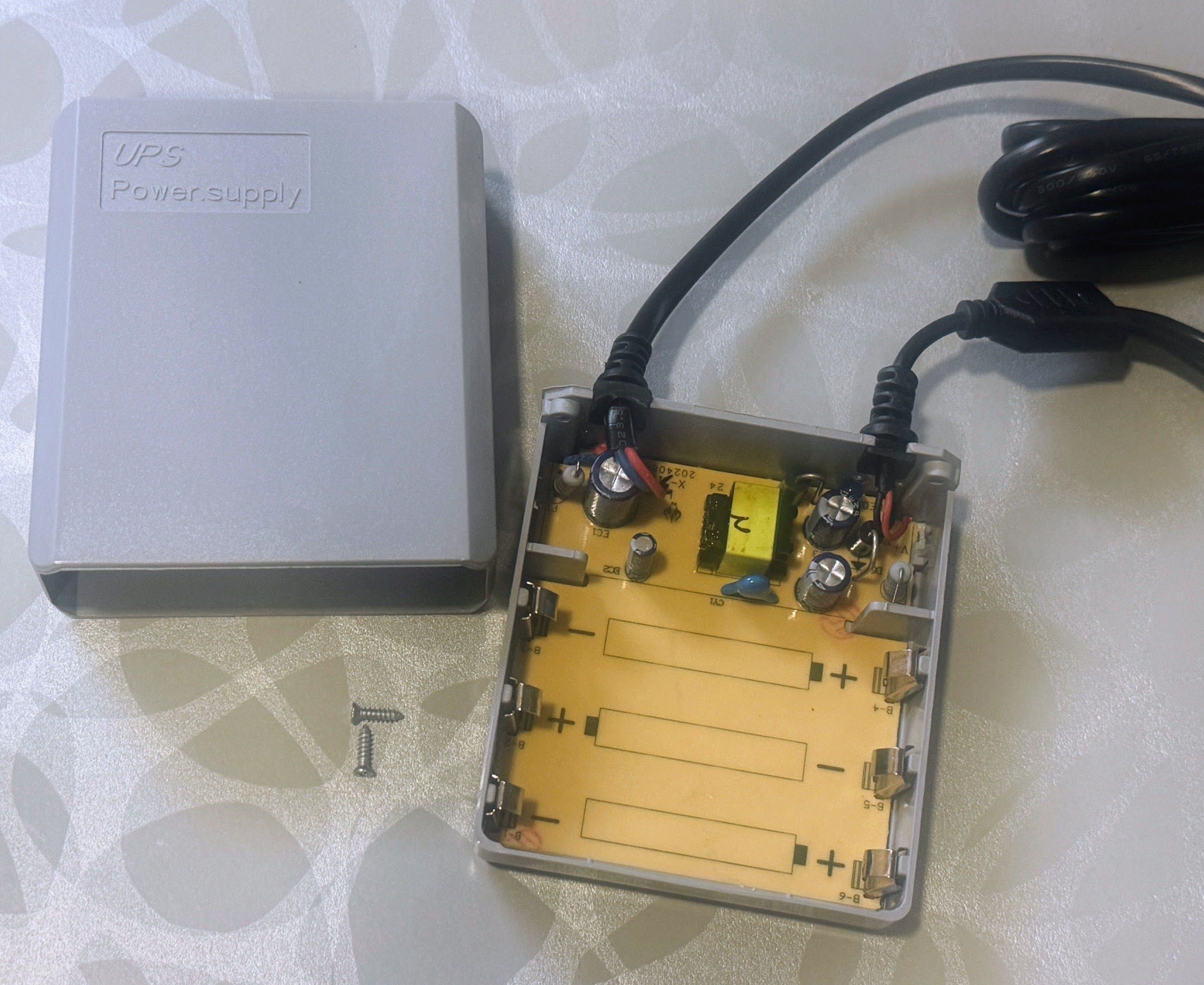 12V UPS PowerBank для модема та роутера - допоможе під час блекаутів