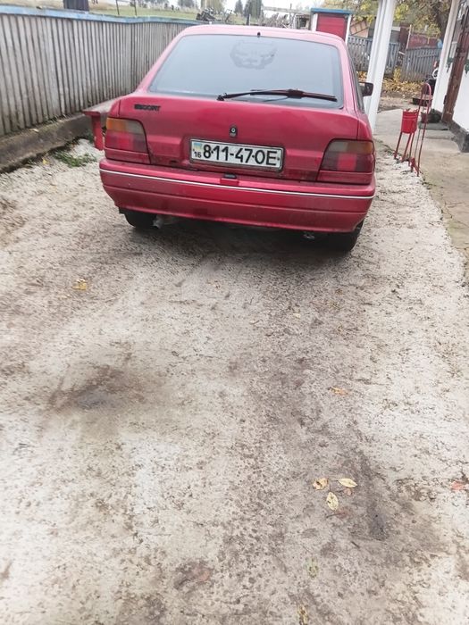 Продам форд ескорт 1.3 бензин