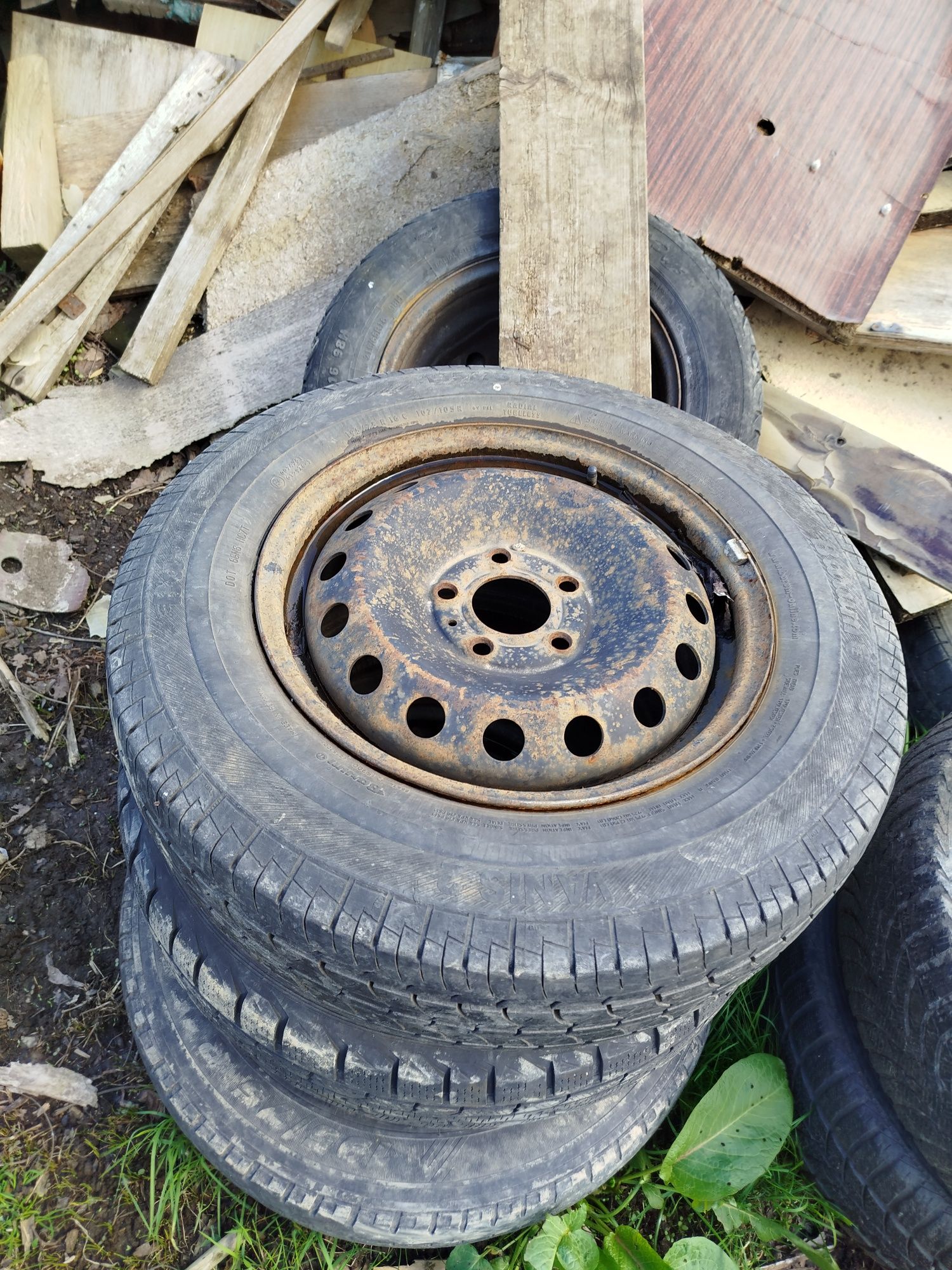 Шини на ниву 195/75 R16 2 шт. 215/65 R16 2 шт.