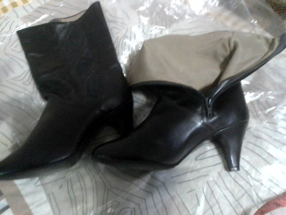 Продам жіночі чобітки 37 р