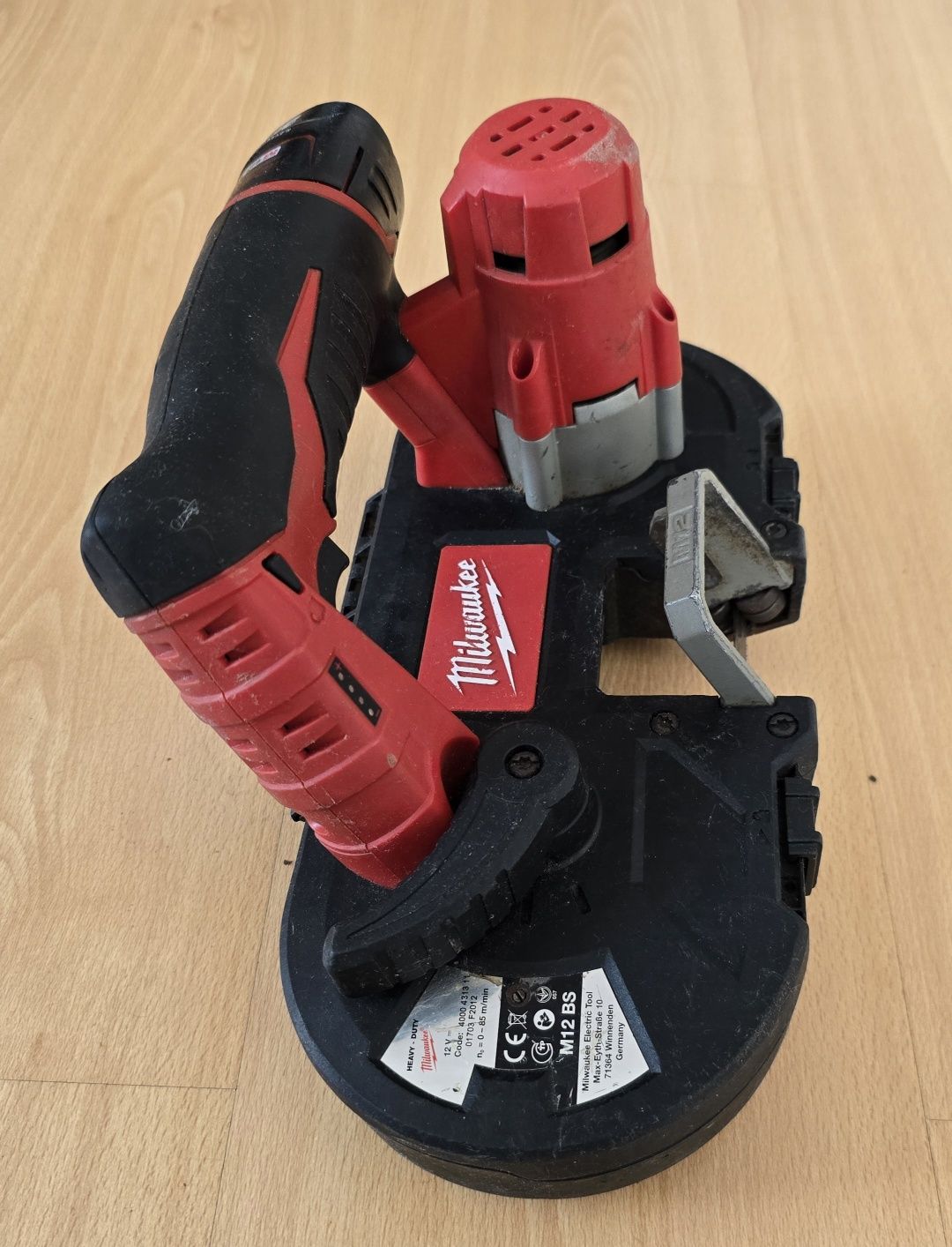 MILWAUKEE M12 BS Piła Taśmowa Akumulatorowa 12V + Akumulator 2.0Ah