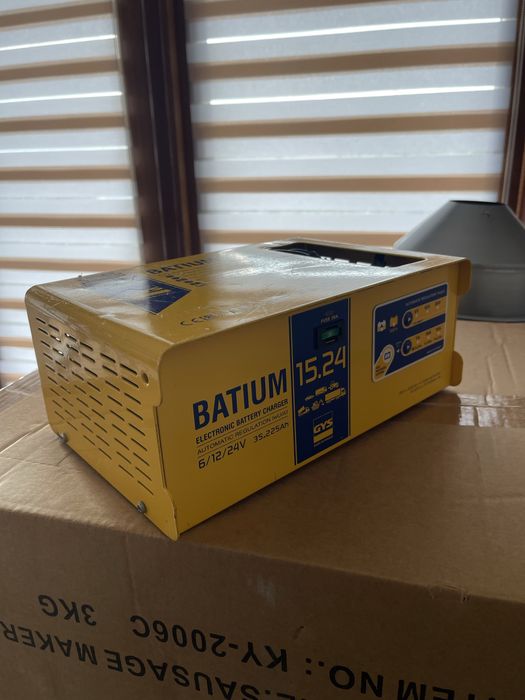 Зарядний пристрий 6/12/24v автоматичний Франція