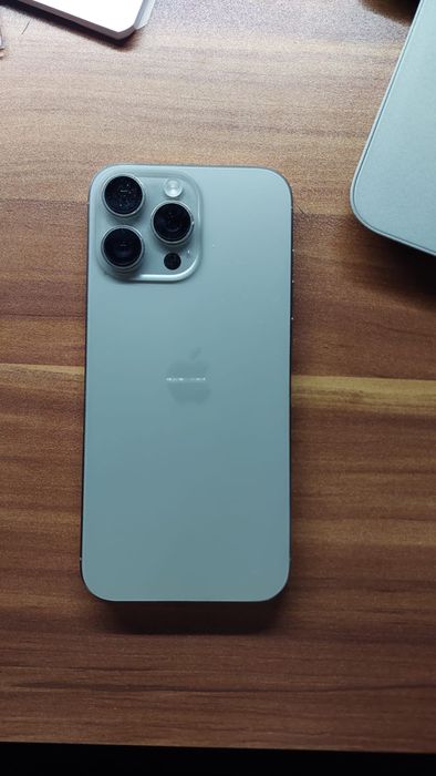 Iphone 16 pro max 256g para toca pelo 17 dando resto