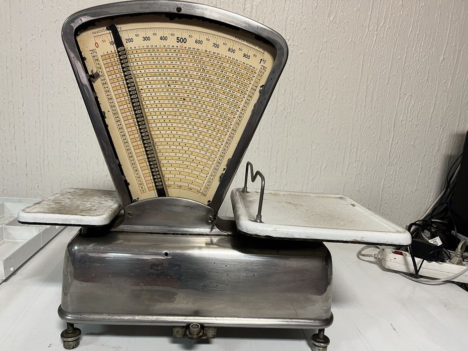 Balança antiga sem vidro