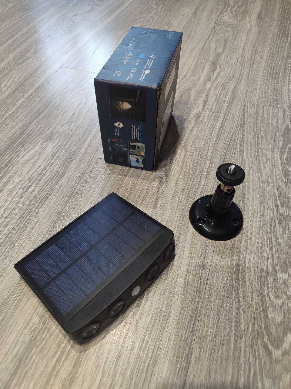 Светильник/прожектор/фонарь LED на солнечной батаре, датчиком движения