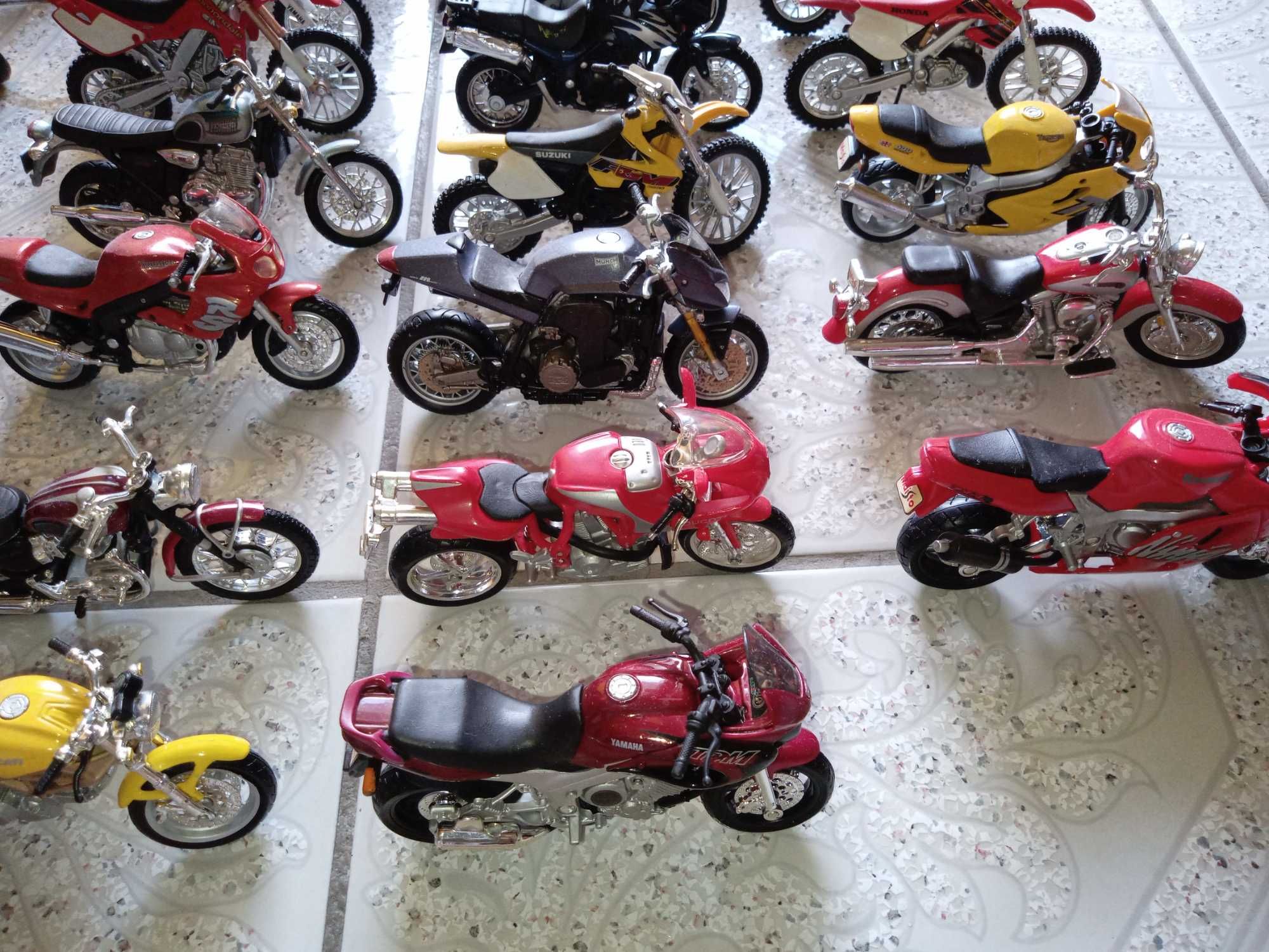 Modele motocykli i skuterów Maisto 27sztuk