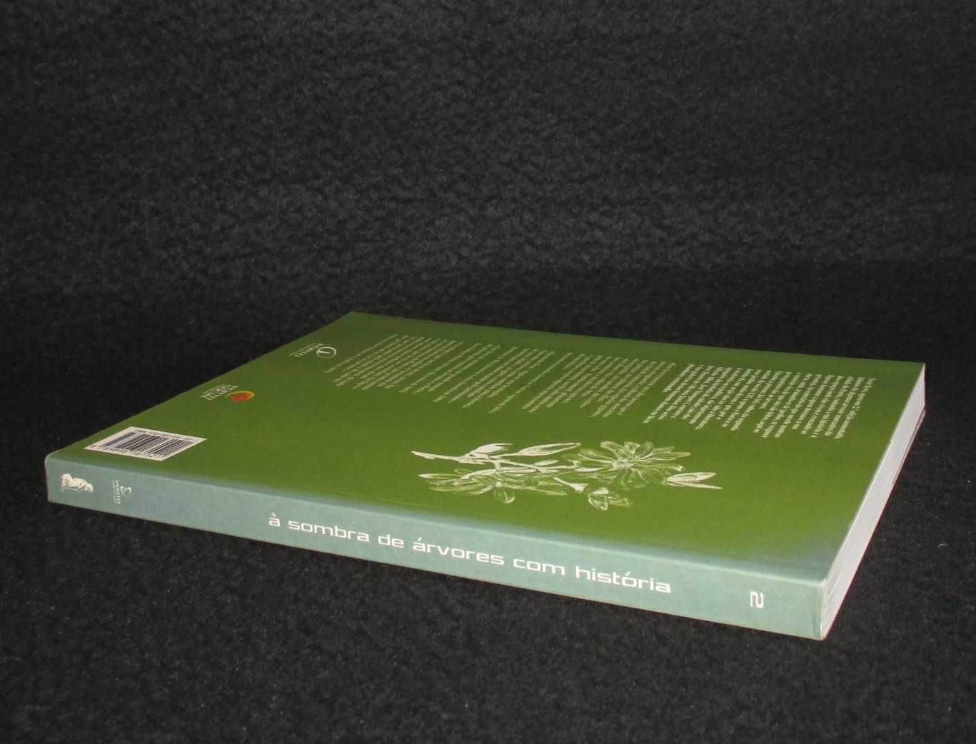 Livro À Sombra de Árvores com História Paulo Ventura Araújo