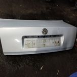 Volkswagen Passat B5 sedan klapa tył goła lb7z