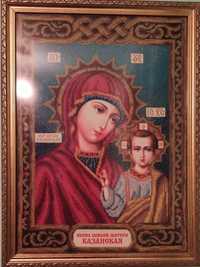 Икона Божьей Матери, вышита Чешским бисером.