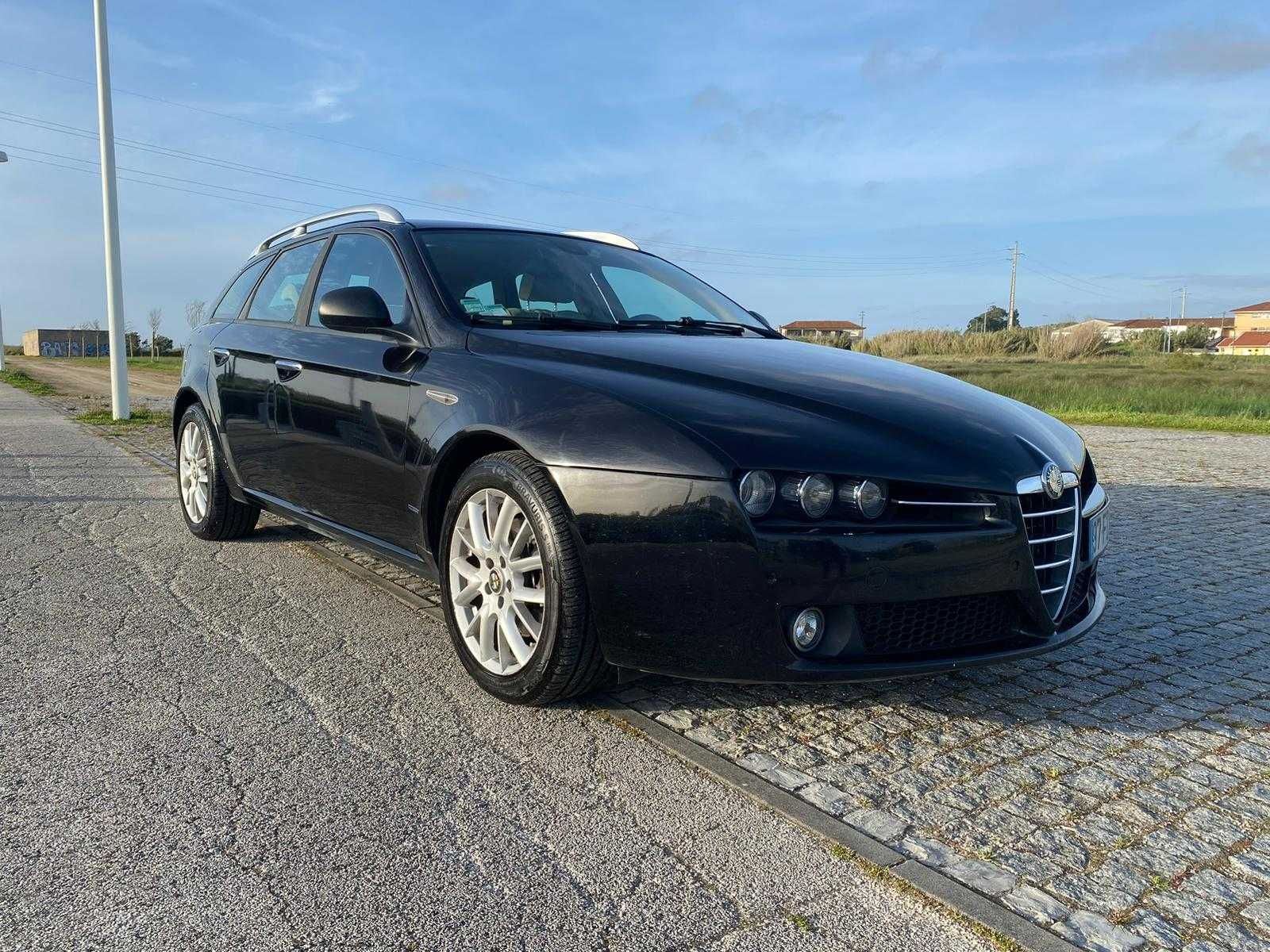 Alfa Romeo 159 Sportwagon 1.9 JTDm 16V Sportiva
(Carro de Família)