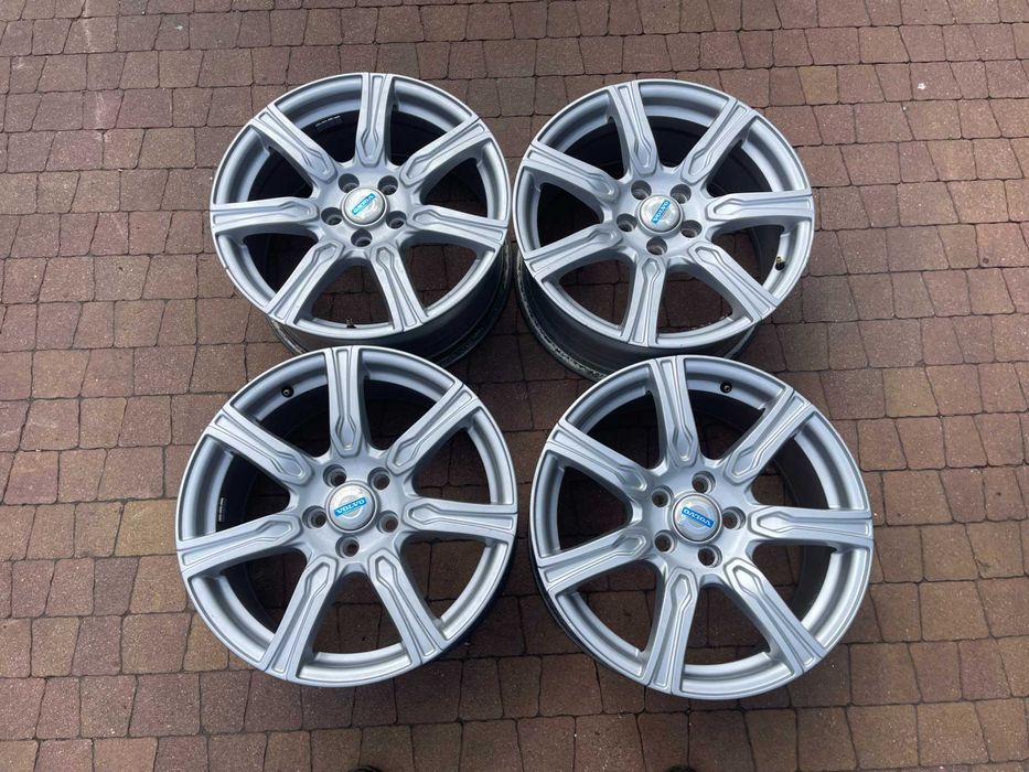 3819. Koła zimowe Volvo S90 V90 5x108 ET42 225/55/17 Pirelli 2023r