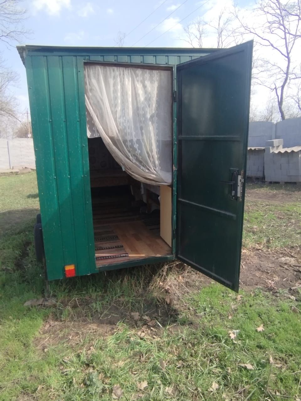 Продам ВАГОНЧИК( БИТОВКУ) на колесах.