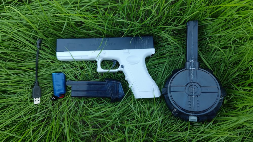 Електричний водяний пістолет