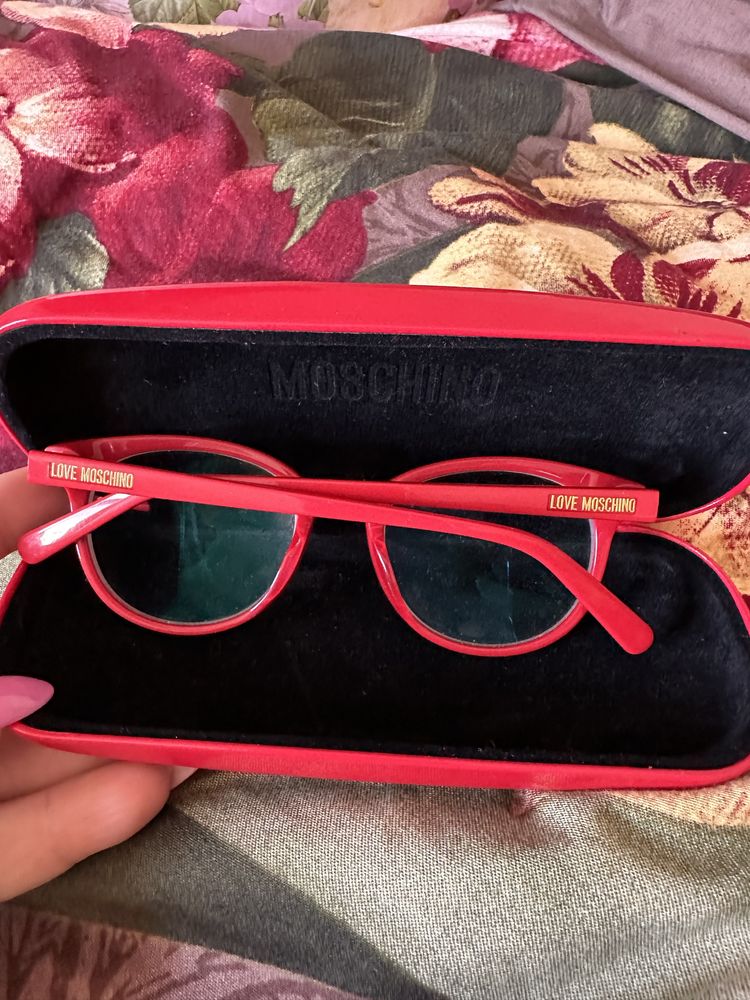 Okulary korekcyjne czerwone Moschino