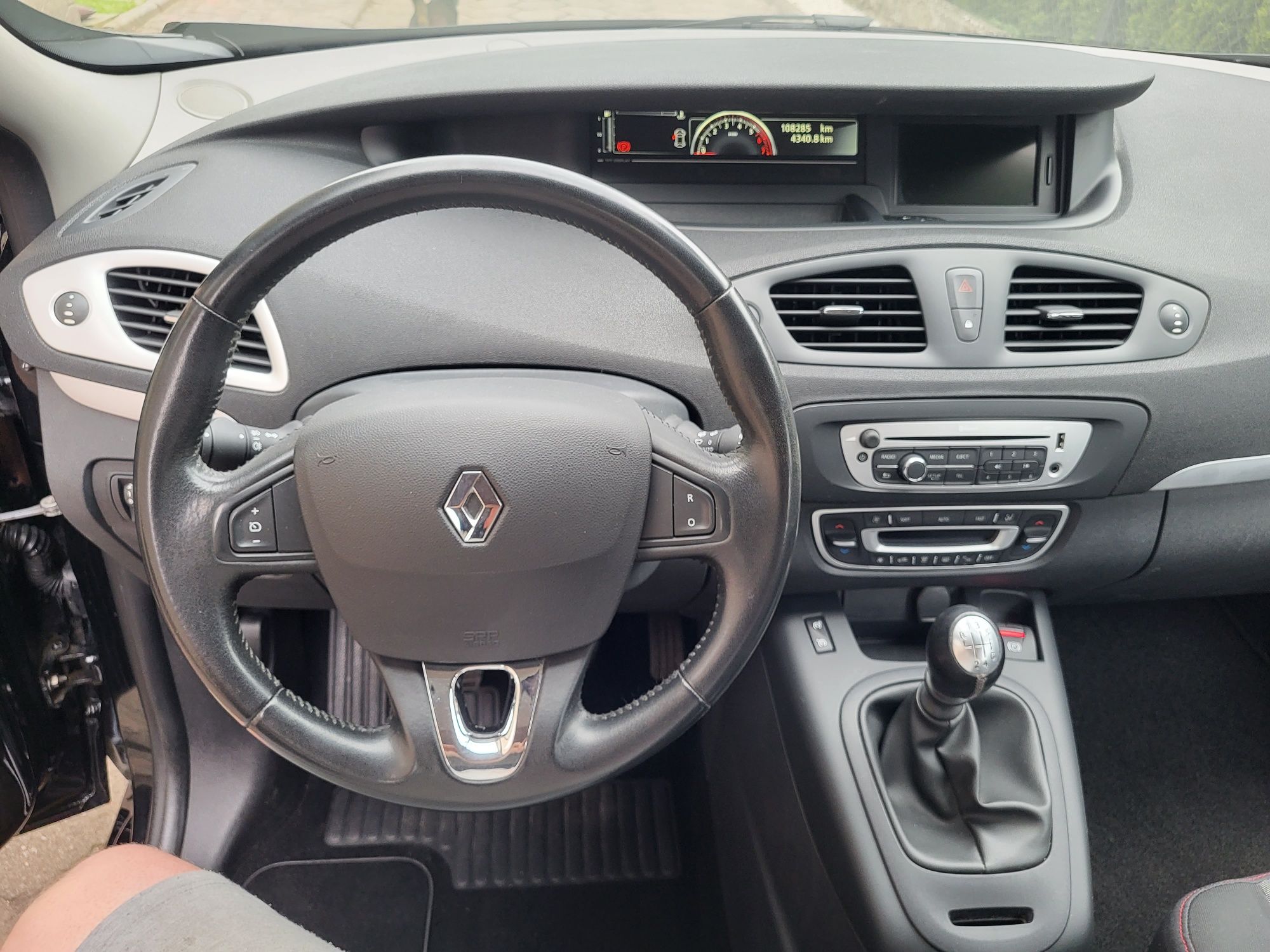 RENAULT SCENIC III model 2015r Benzyna Navi Klimatronik Alufelgi