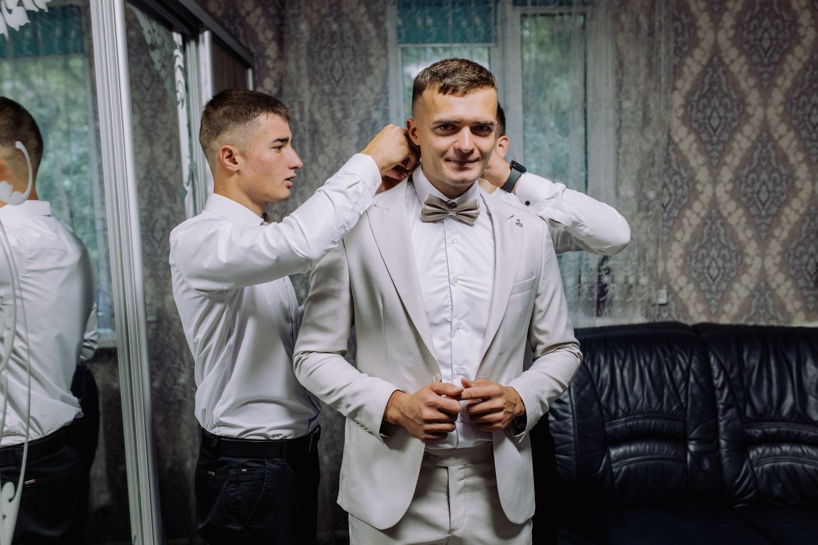 Весільний костюм розмір приблизно 50