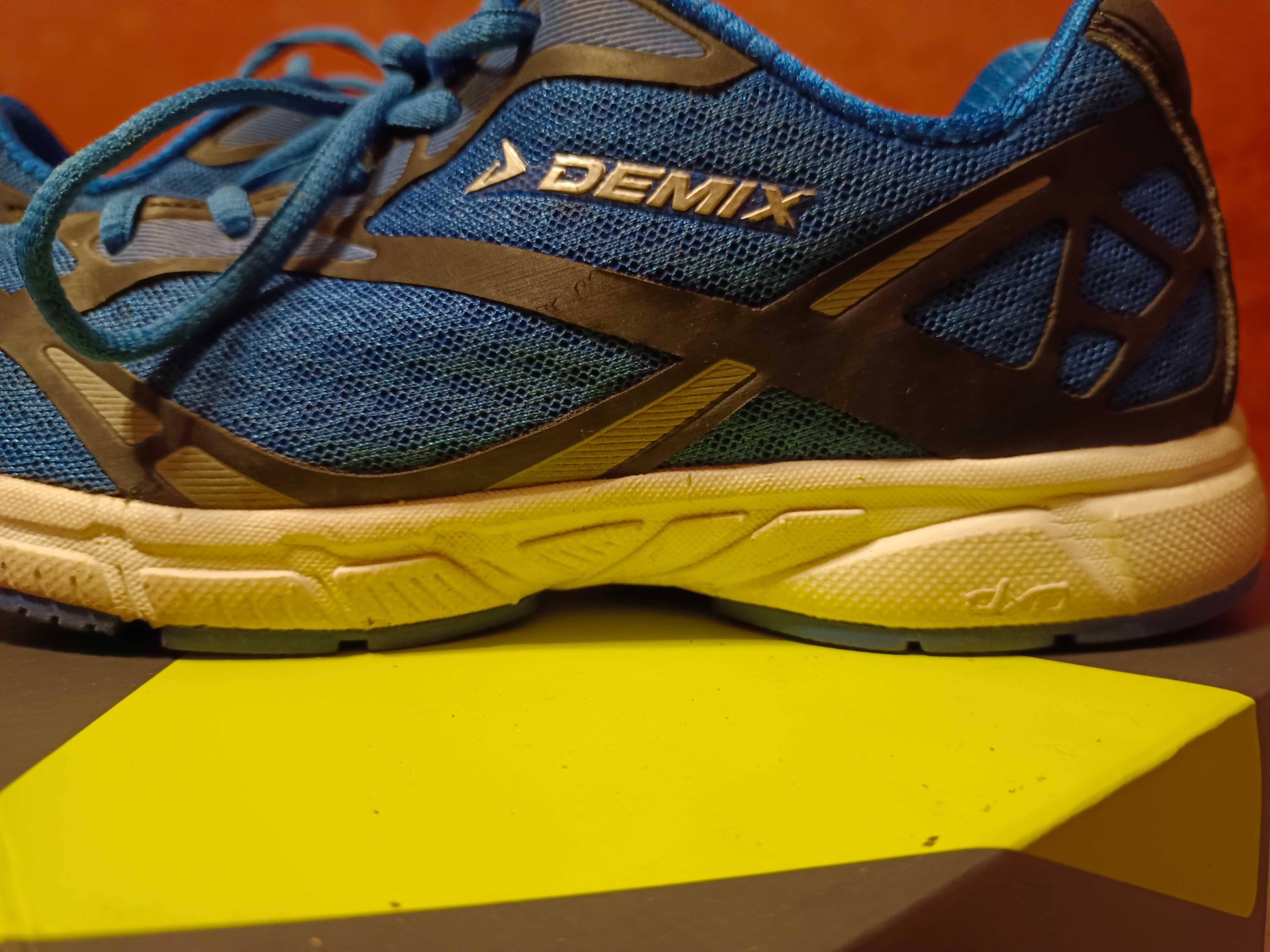 Кросівки Demix.фактично нові
