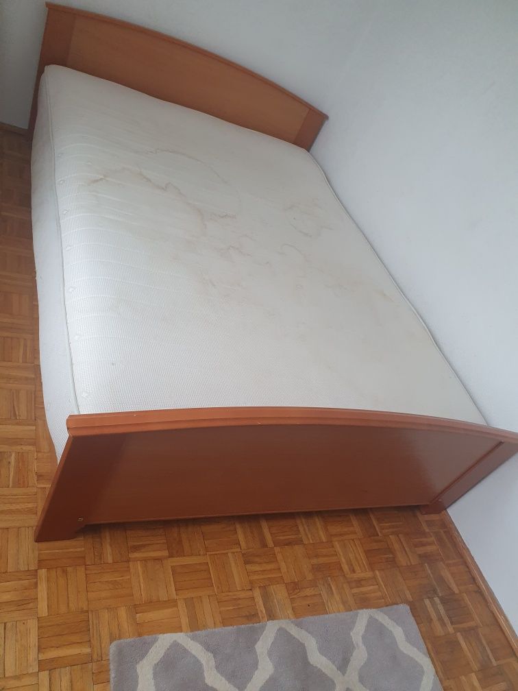 Łóżko 140x200 materac