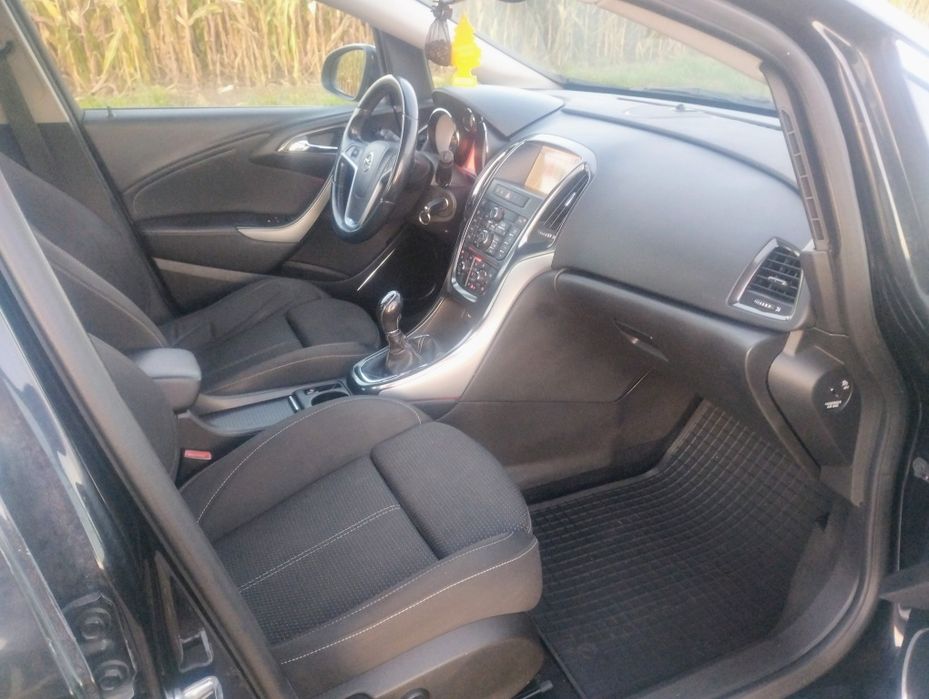 Opel Astra J 1,7cdti 2010r Bez wkładu, posiada hak