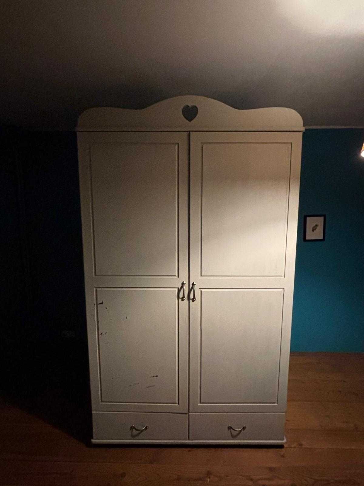 Szafa z litego drewna