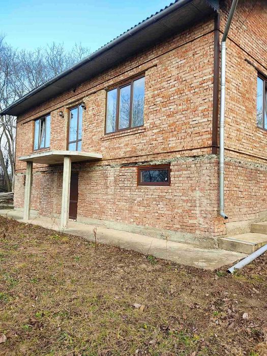 Продам хату з великою територією!