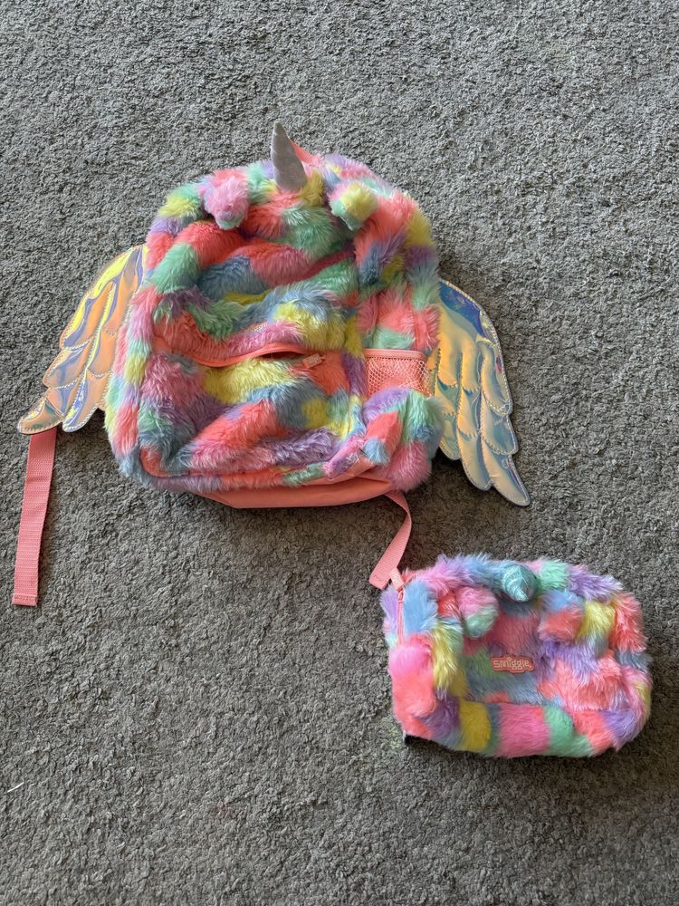 Conjunto escolar para menina com mochila e estojo da Smiggle