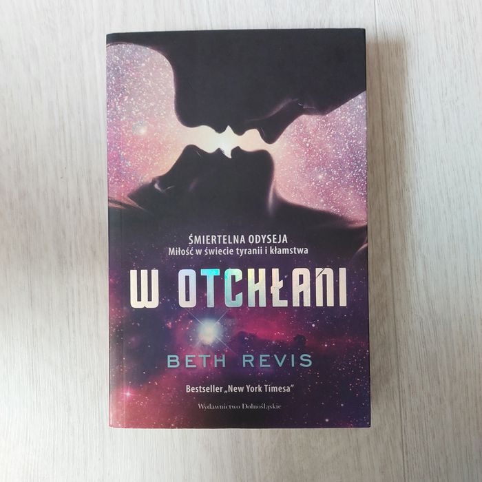 "W otchłani" Beth Revis