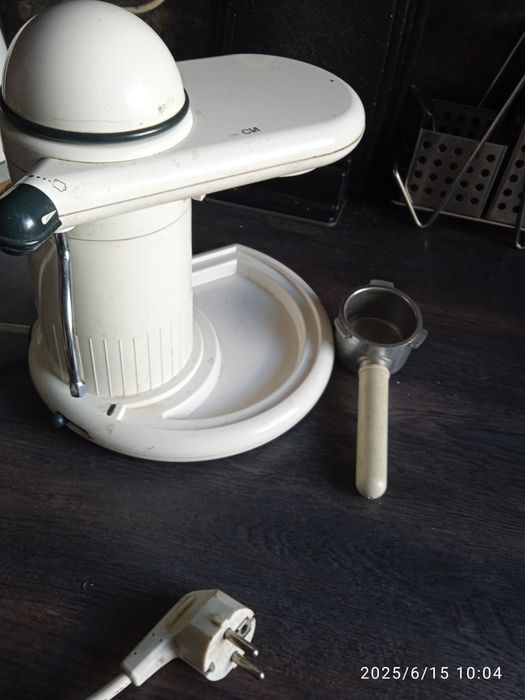Ekspres do kawy kolbowy Clatronic ES 2038 stan bdb