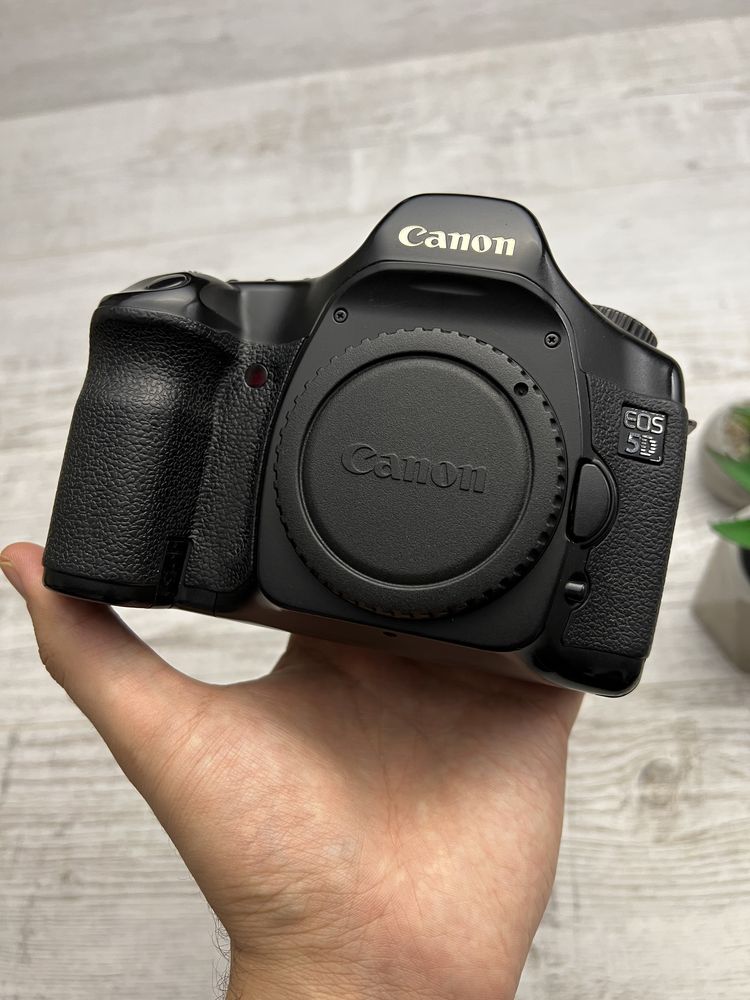 Canon 5D Mark I камера + бустер