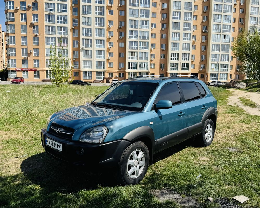 Машина Hyundai Tucson 2004