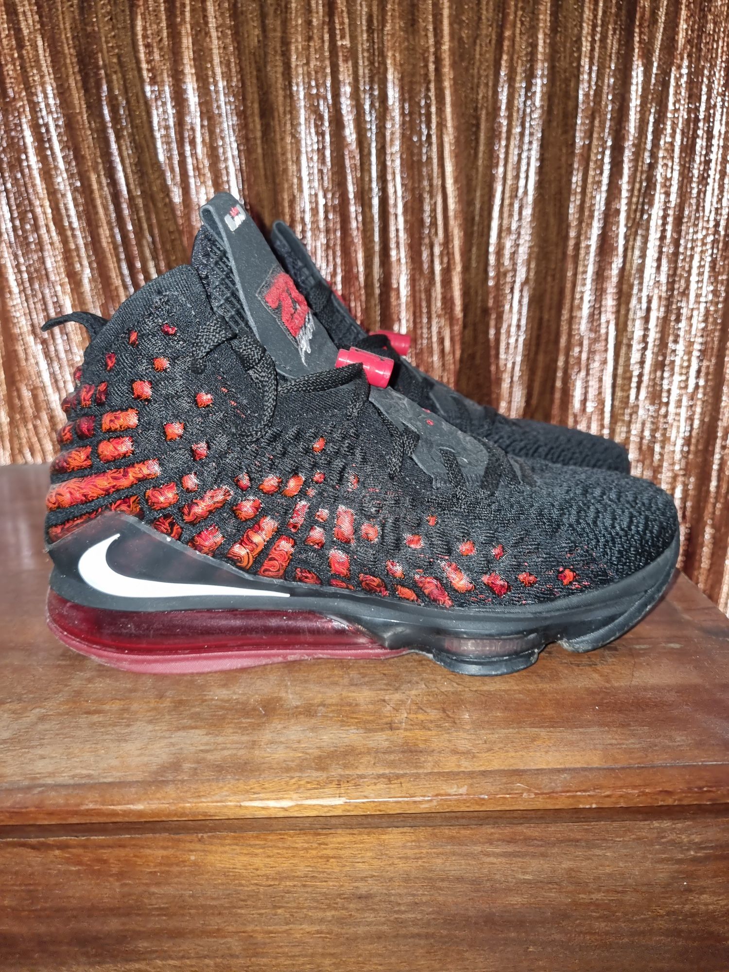 Tenis nike LeBron 17 infrared