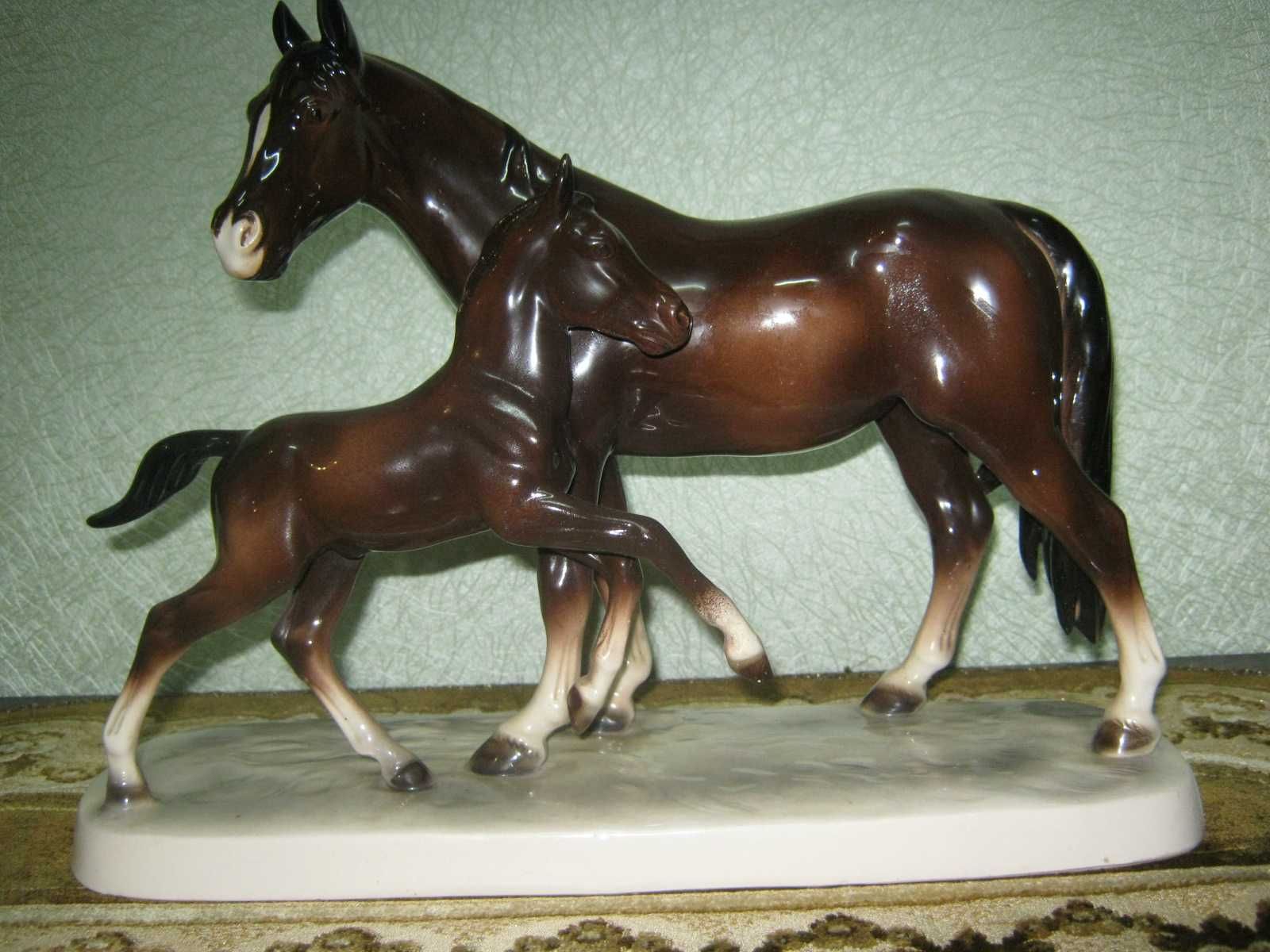 Скульптура. Лошадь с жеребенком.Katzhutte.