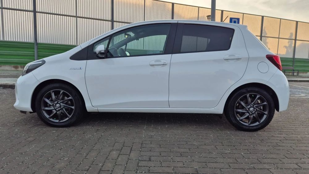 Toyota Yaris Toyota Yaris 2016 r. Hybryda. Automat. Serwis. Na gwarancji. 88500 km
