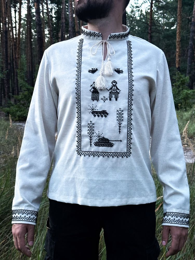 Чоловіча сорочка вишита бісером.