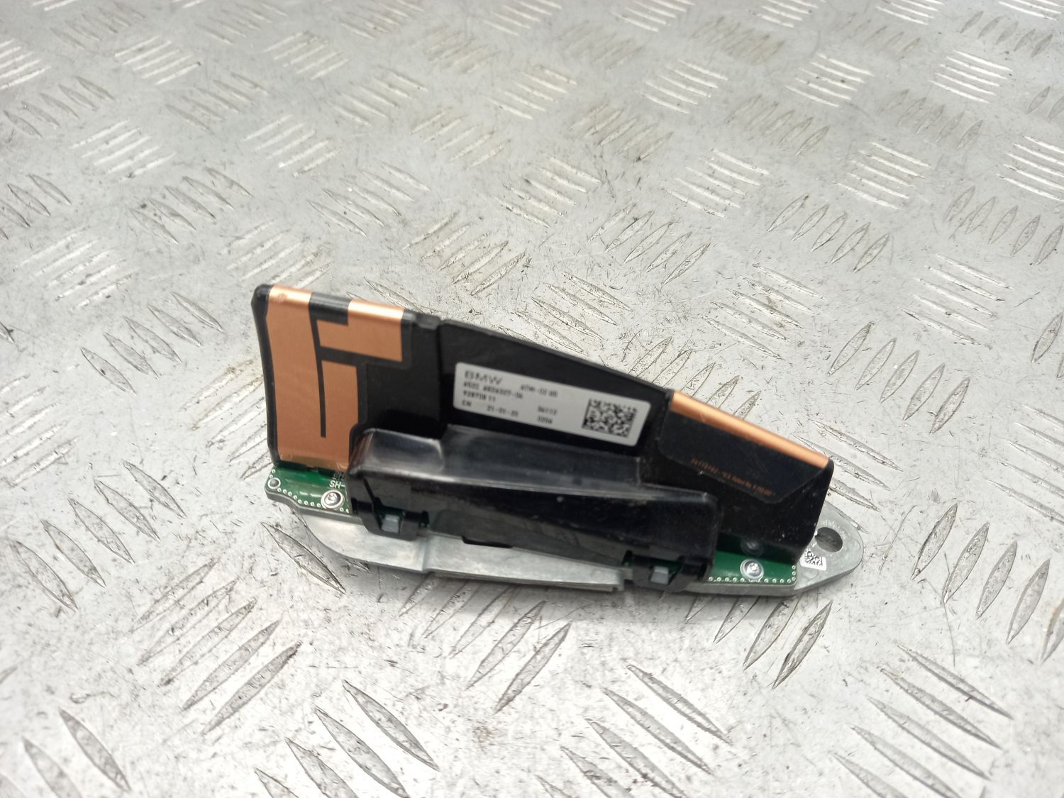 Антенна нижняя часть 65206826327 для BMW 2-серия F44 2020-2024