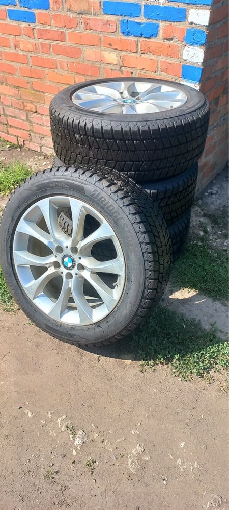 Продам комплект зимних шин Bridgestone Blizzak с дисками BMW