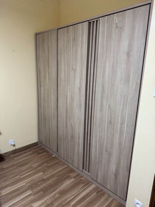 Roupeiro em bom estado