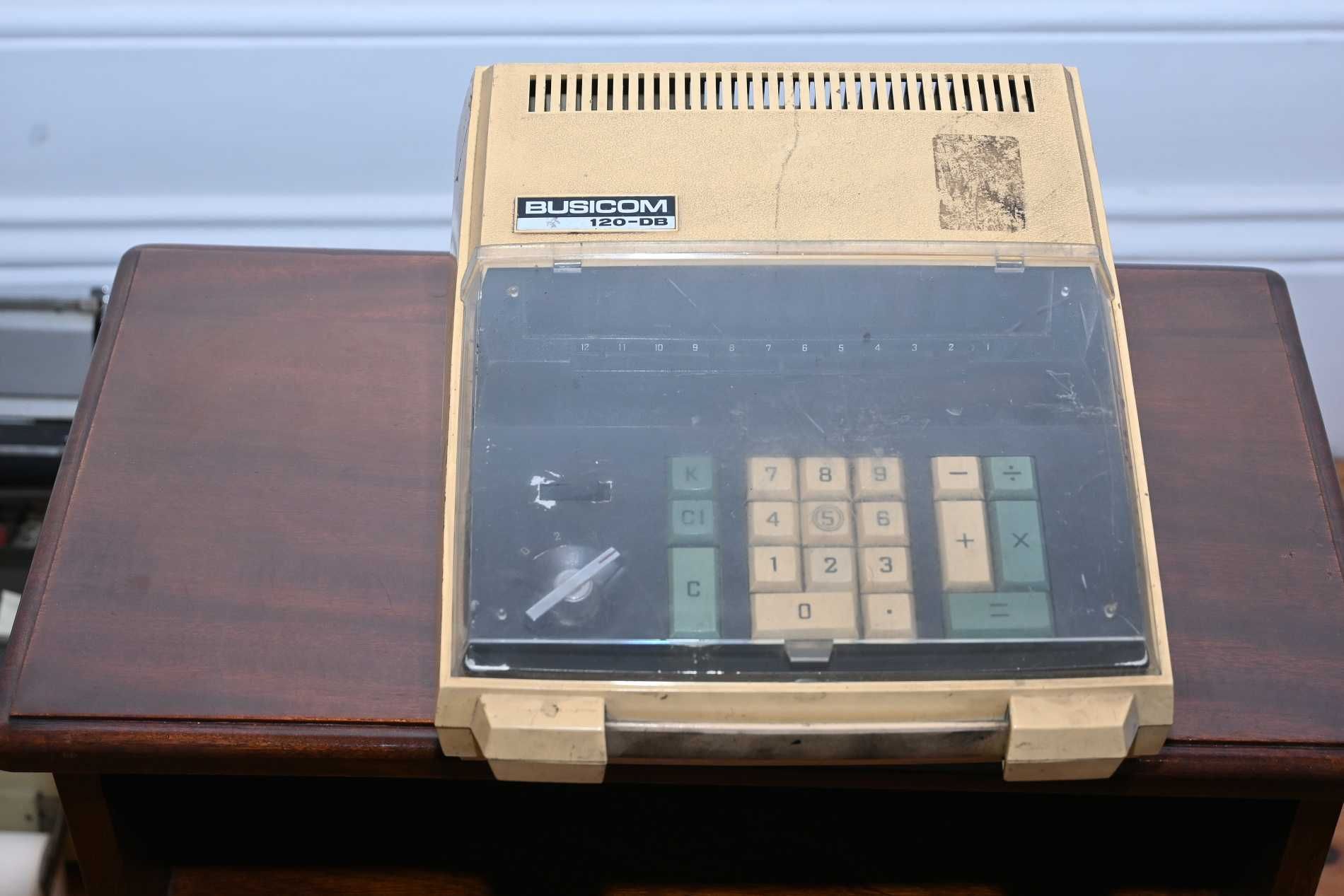 Calculadora antiga Busicom 120-DB